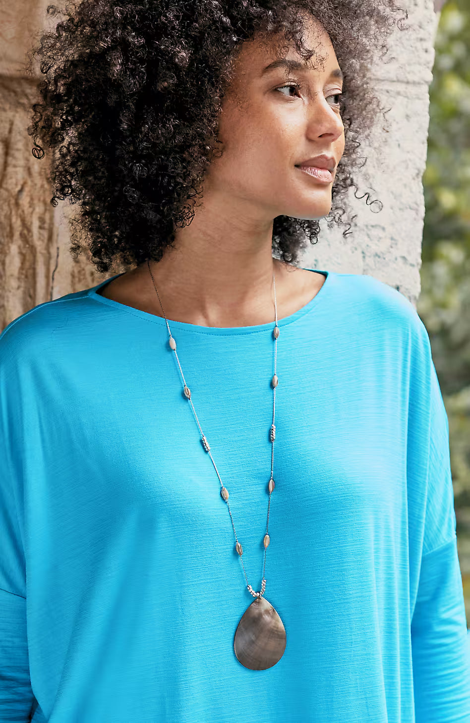 Black Lip Shell Pendant Necklace