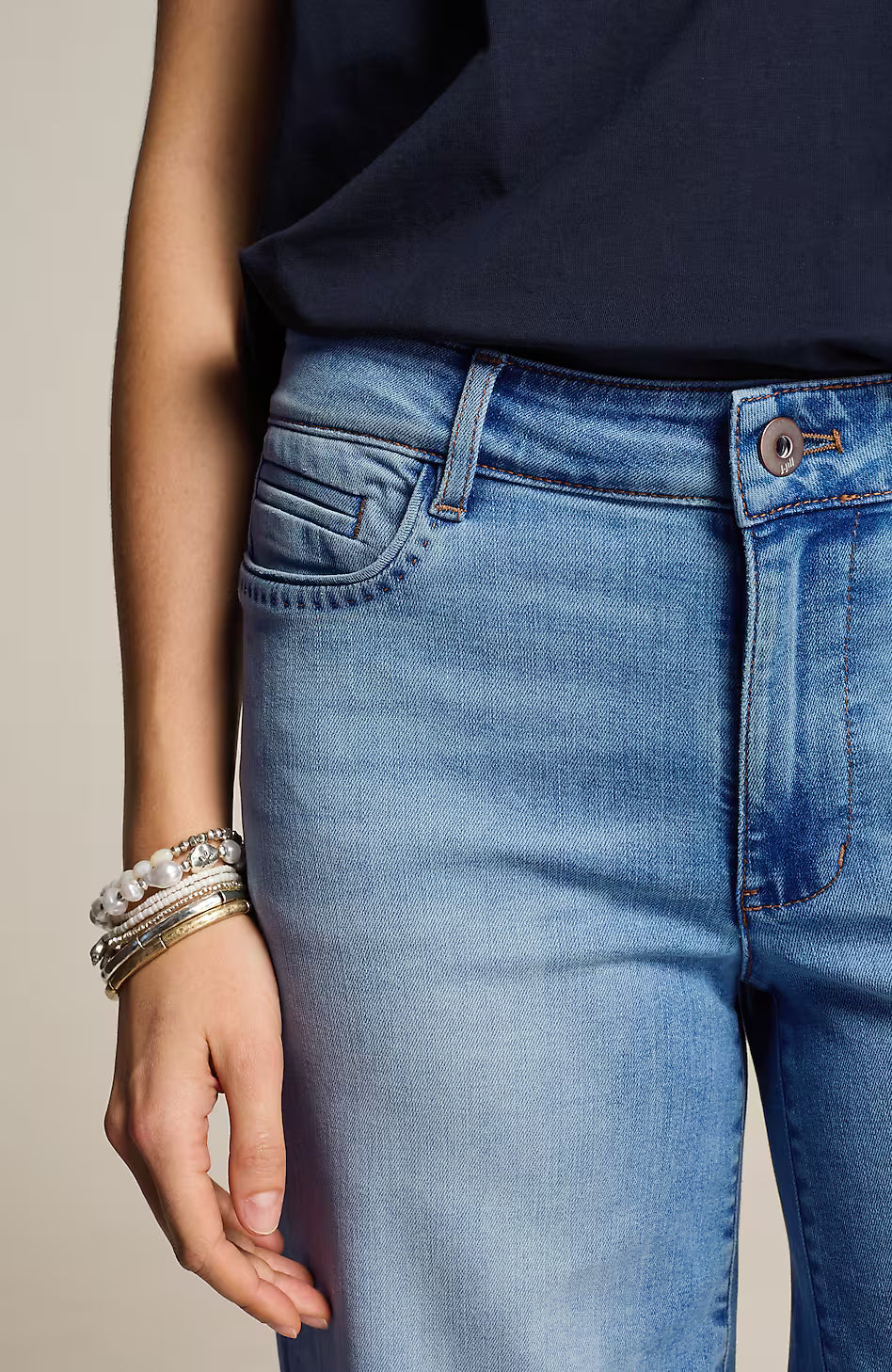 Wide-Leg Cropped Jeans